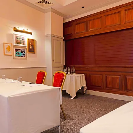 The Grand By Sunday בריסטול