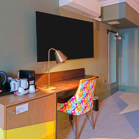 The Grand By Sunday בריסטול