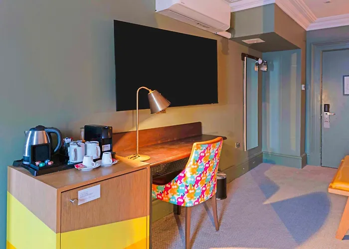 The Grand By Sunday بريستول