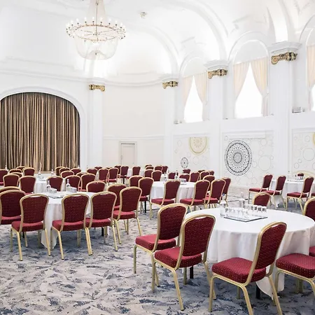 The Grand By Sunday 布里斯托