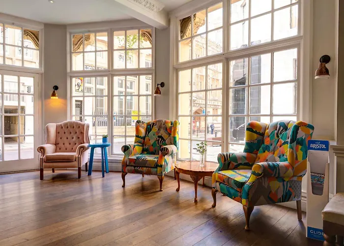 The Grand By Sunday 布里斯托