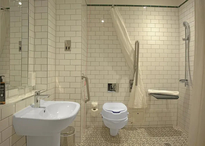 The Grand By Sunday 布里斯托